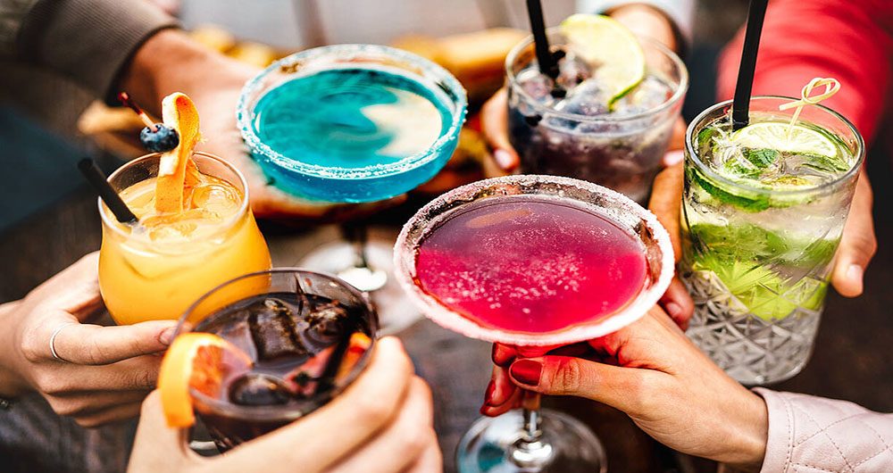 New Year ကိုအိမ်မှာဖြတ်သန်းမယ့် သူတွေအတွက် “Cocktail” ကိုယ်တိုင်ဖျော်နည်း