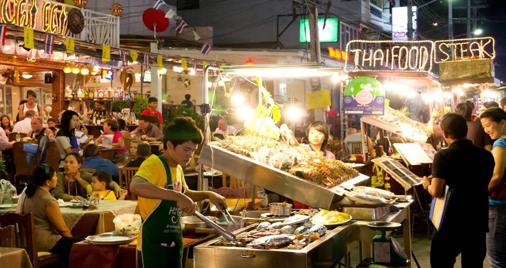 ဘန်ကောက်ရောက်ရင် မဖြစ်မနေစားသင့်တဲ့ Street Food ဆိုင် (၅) ဆိုင်