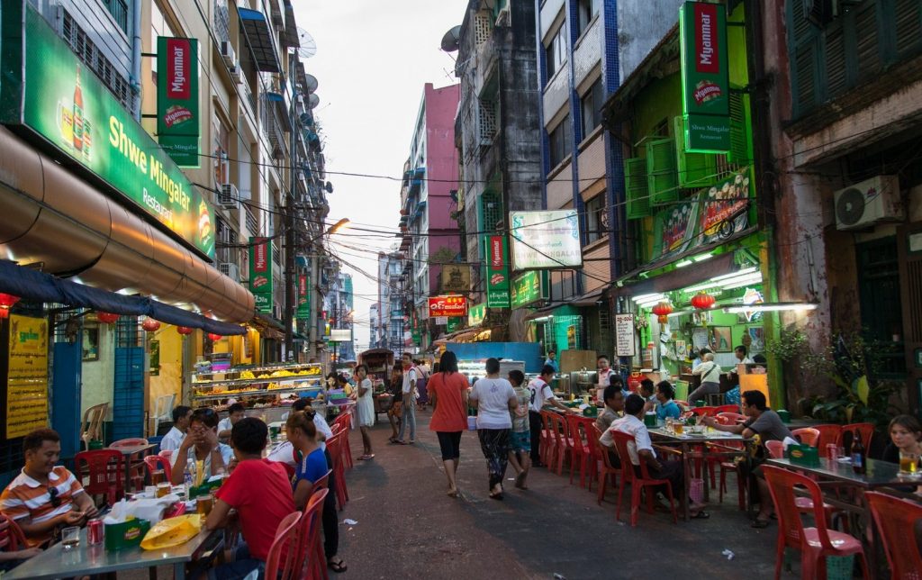 ရန်ကုန်မြို့ရဲ့ Street Food စည်ကားရာ နေရာ (၈) ခု