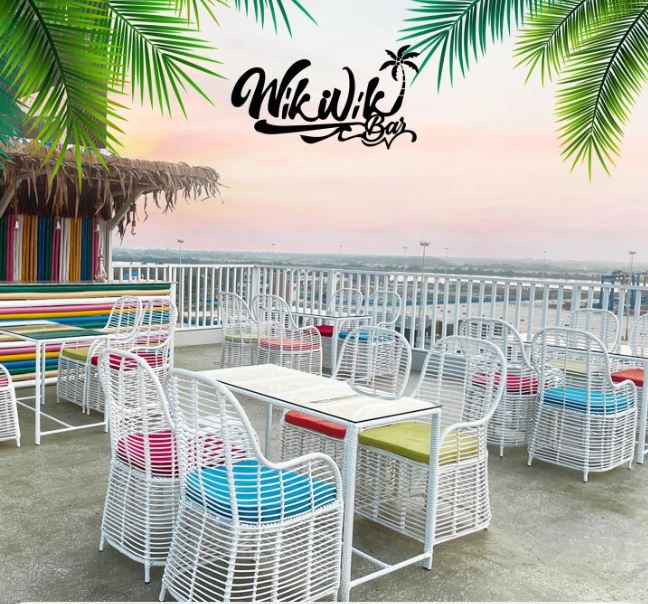 Rooftop မှာ Beach Mood On ပြီး Chill လို့ ရမယ့် Wiki Wki Bar